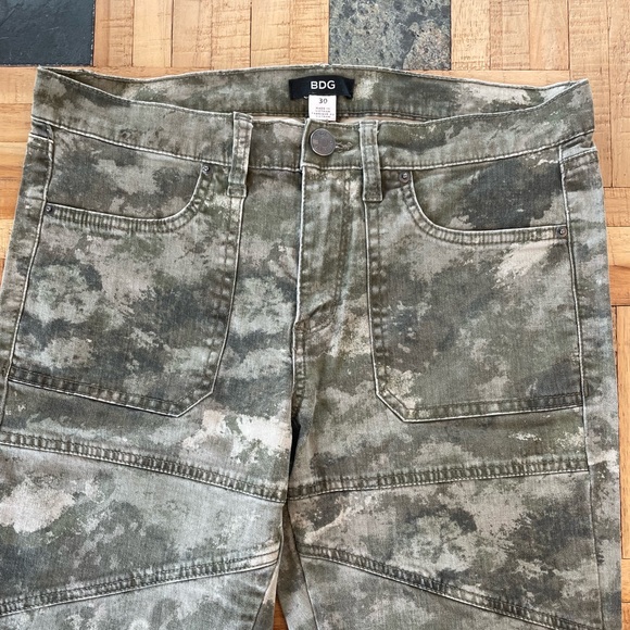 BGD Urban Outfitters Camo Skinny Jeans with Ankle Zippers - Picture 7 of 8